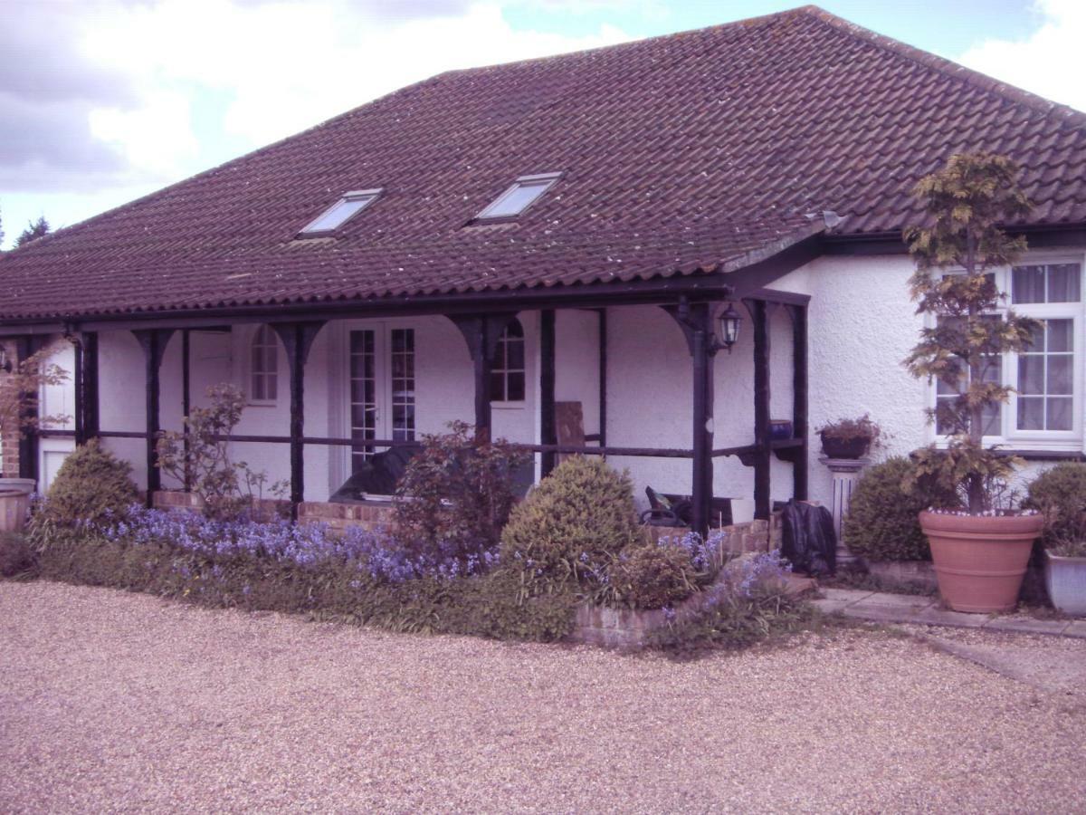 Bluebell Cottage Staines-upon-Thames Exterior photo