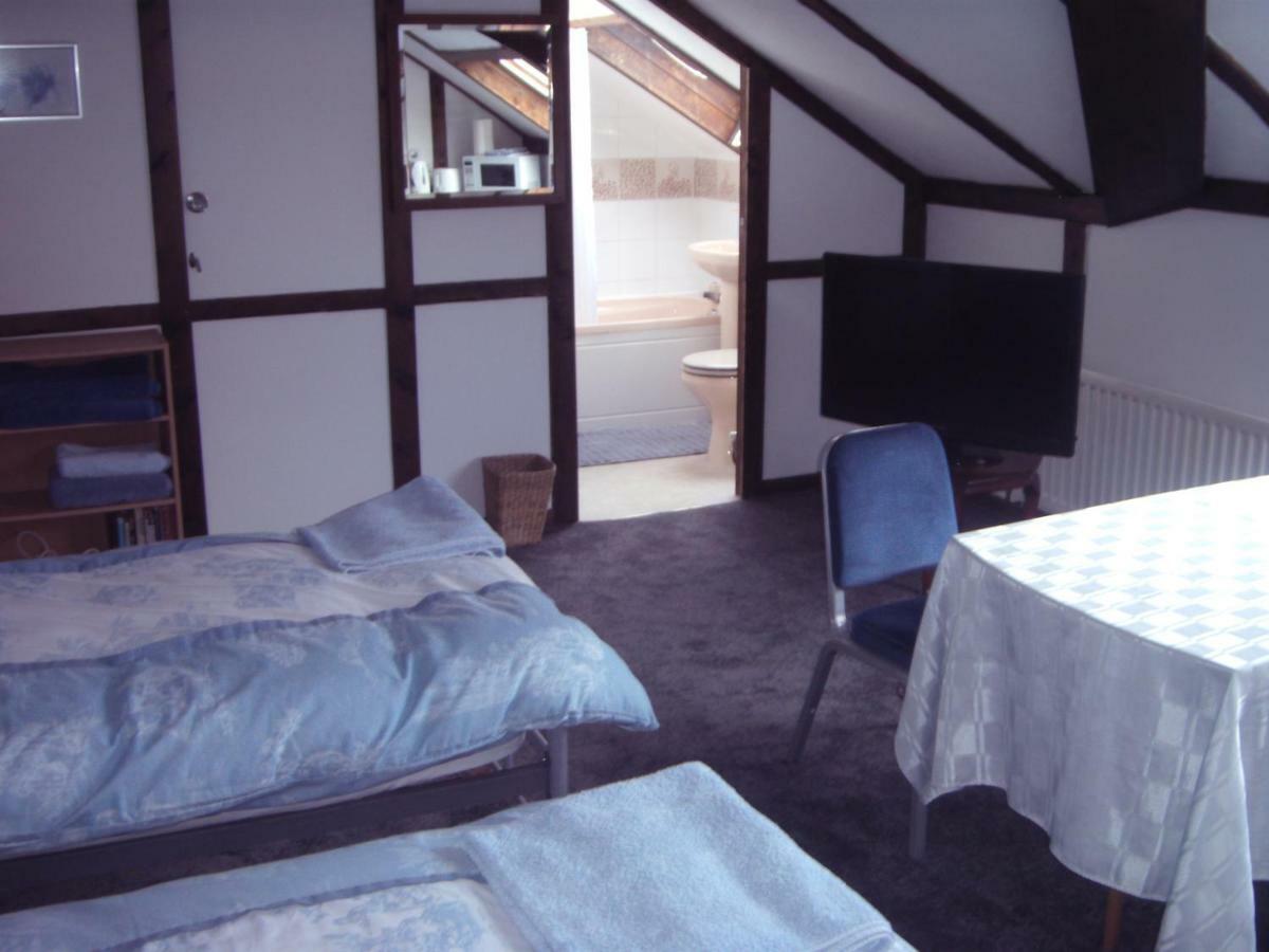 Bluebell Cottage Staines-upon-Thames Exterior photo